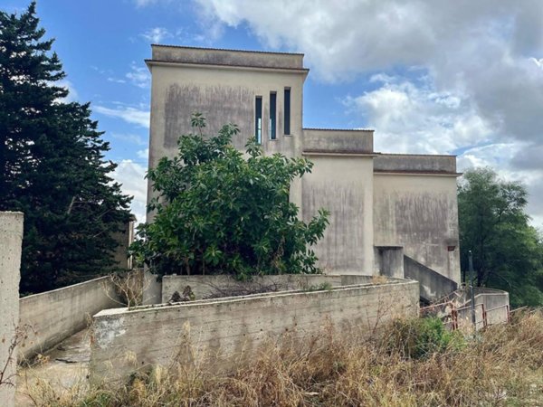 locale commerciale in vendita a Valderice