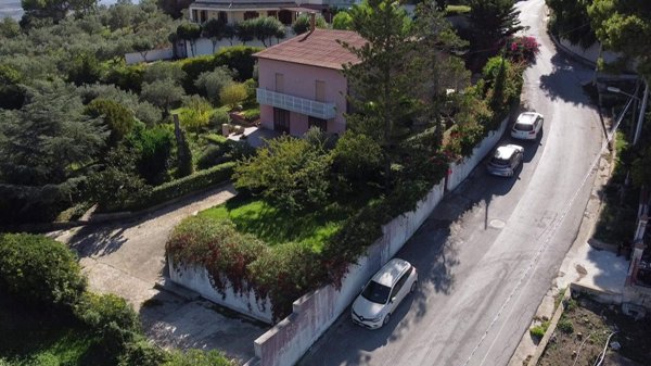 casa indipendente in vendita a Valderice