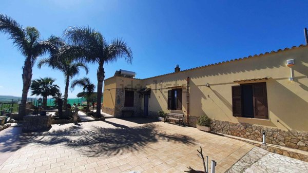 casa indipendente in vendita a Valderice in zona Crocevie