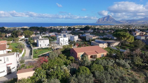 casa indipendente in vendita a Valderice