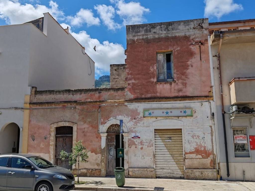 casa indipendente in vendita a Valderice
