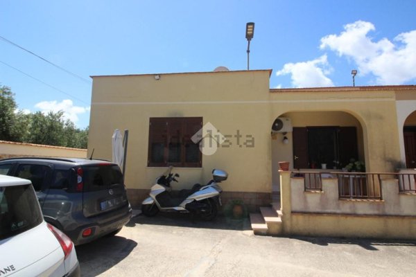 casa indipendente in vendita a Valderice in zona Sant'Andrea