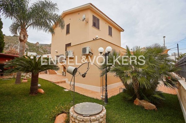 casa indipendente in vendita a Valderice