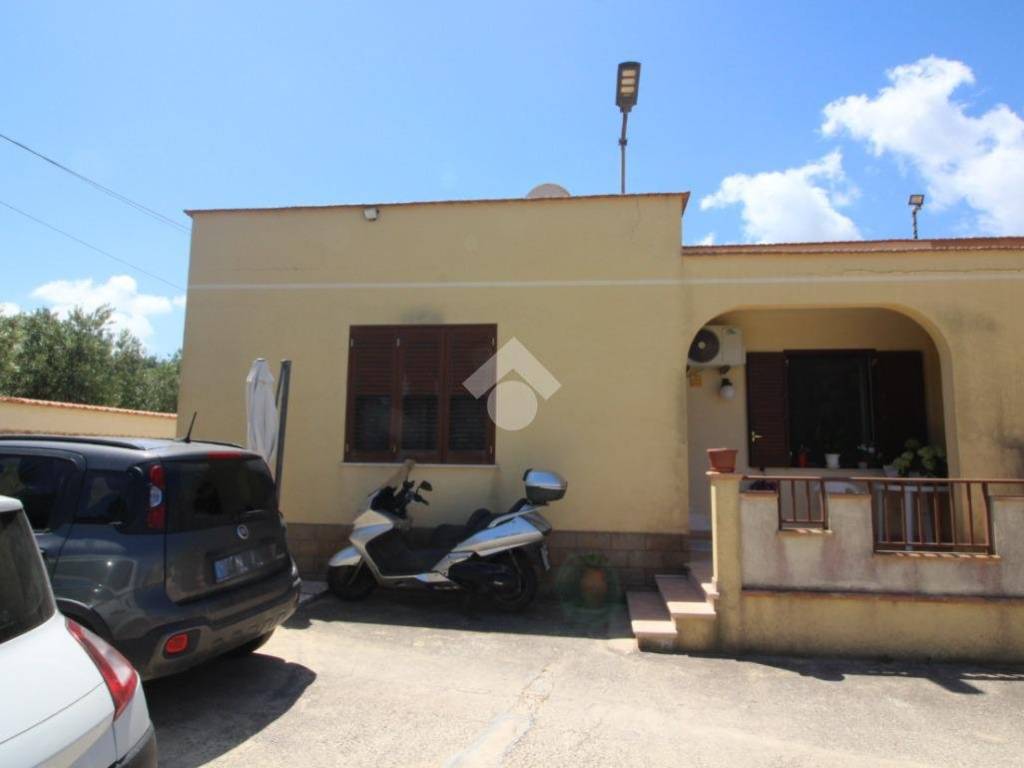 casa indipendente in vendita a Valderice in zona Sant'Andrea