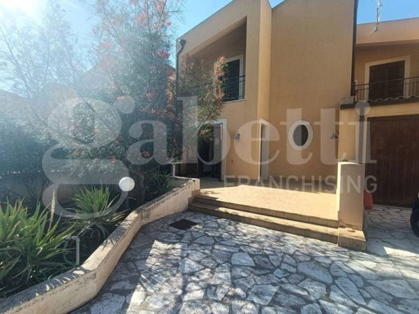 casa indipendente in vendita a Valderice