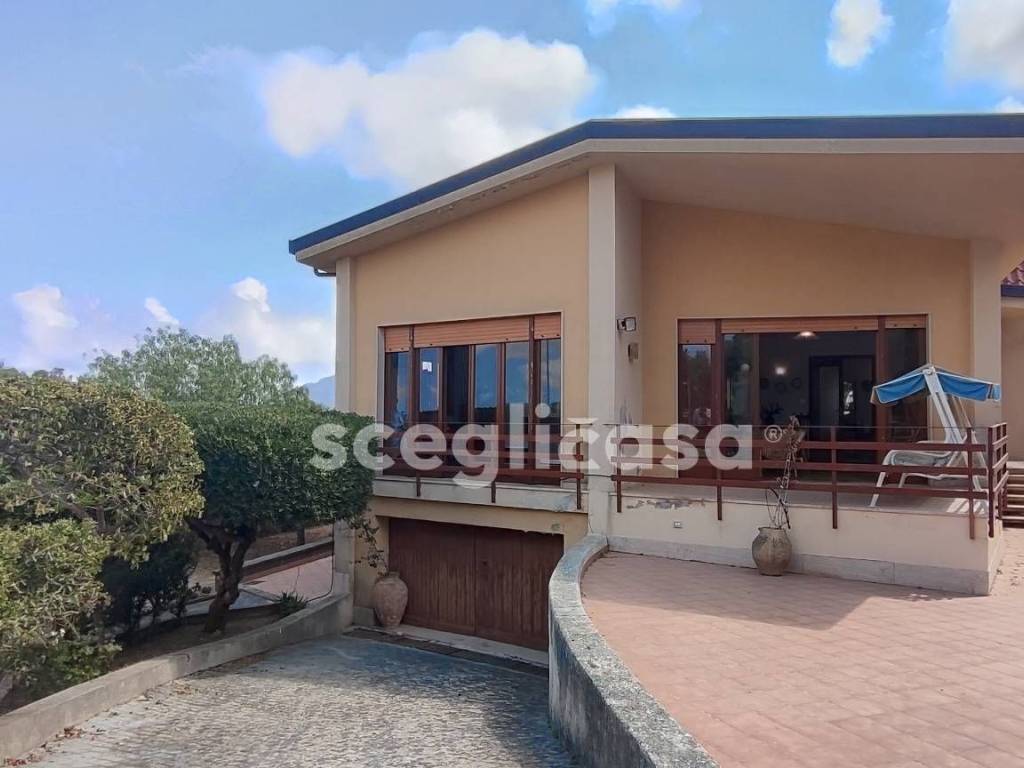 casa indipendente in vendita a Valderice