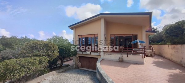 casa indipendente in vendita a Valderice