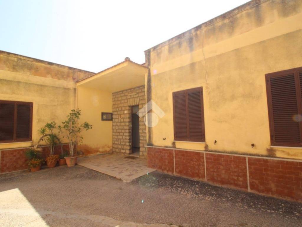 casa indipendente in vendita a Valderice