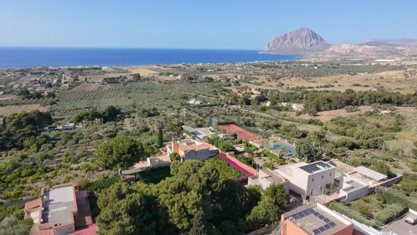 casa indipendente in vendita a Valderice in zona Sant'Andrea