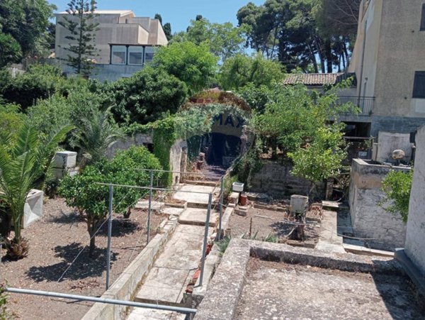 casa indipendente in vendita a Valderice