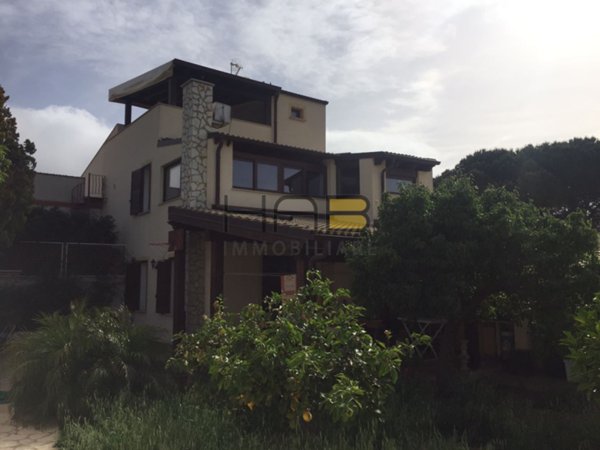 casa indipendente in vendita a Valderice