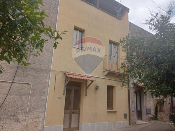 casa indipendente in vendita a Valderice