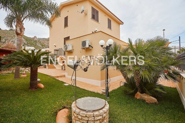 casa indipendente in vendita a Valderice