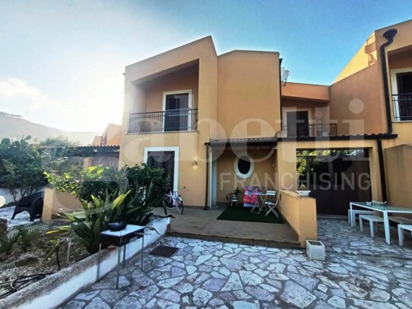 casa indipendente in vendita a Valderice