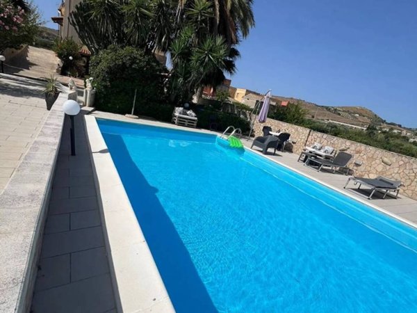 casa indipendente in vendita a Valderice in zona Crocci