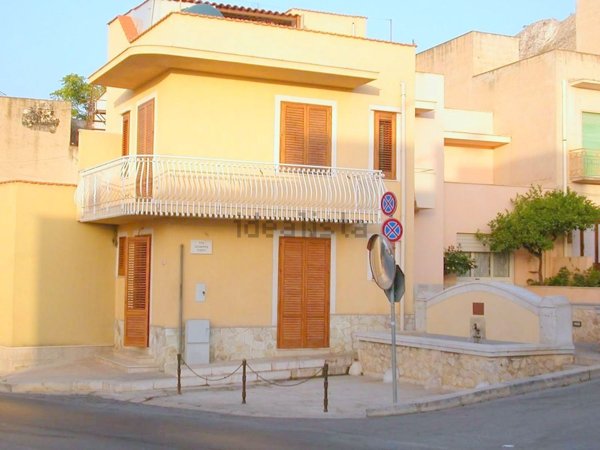 casa indipendente in vendita a Valderice