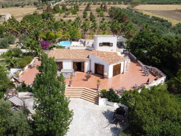 casa indipendente in vendita a Valderice in zona Crocci