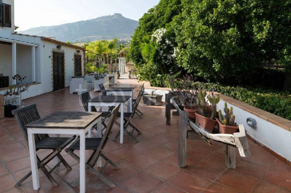 casa indipendente in vendita a Valderice