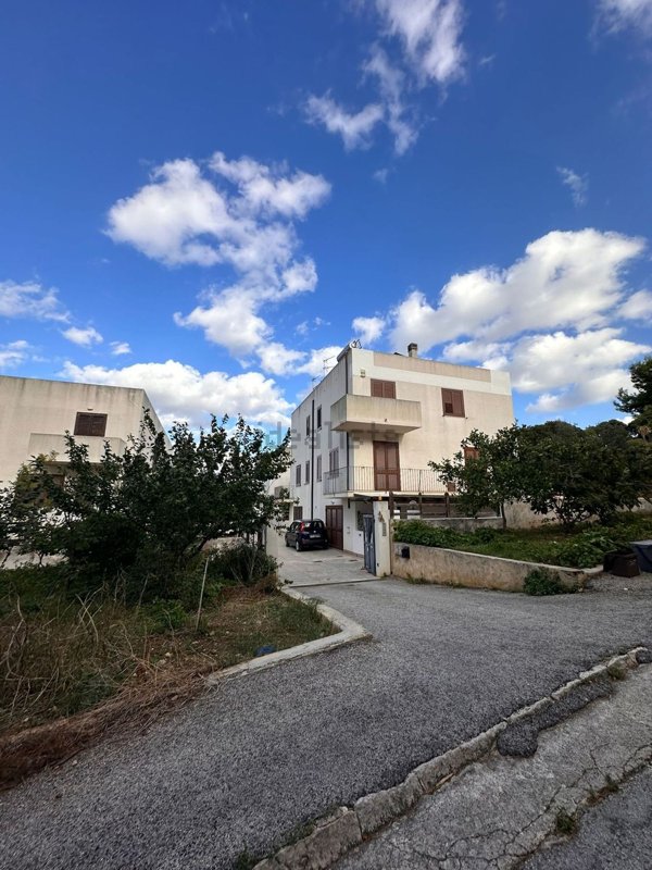 casa indipendente in vendita a Valderice in zona Sant'Andrea