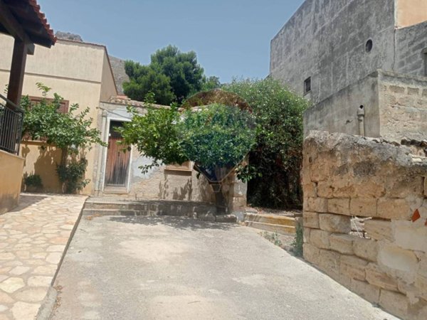 casa indipendente in vendita a Valderice