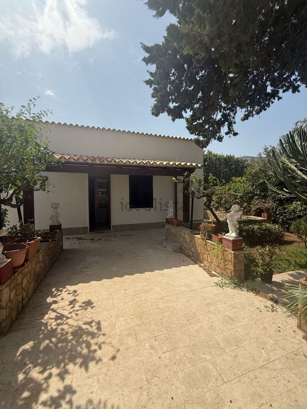 casa indipendente in vendita a Valderice in zona Sant'Andrea