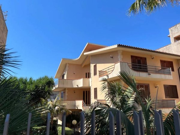 casa indipendente in vendita a Valderice