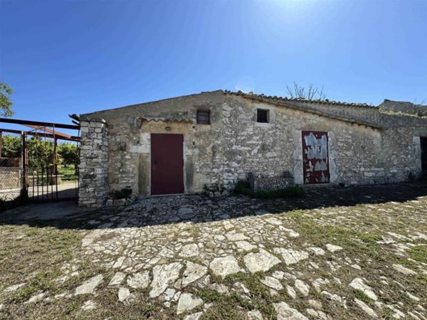 casa indipendente in vendita a Valderice