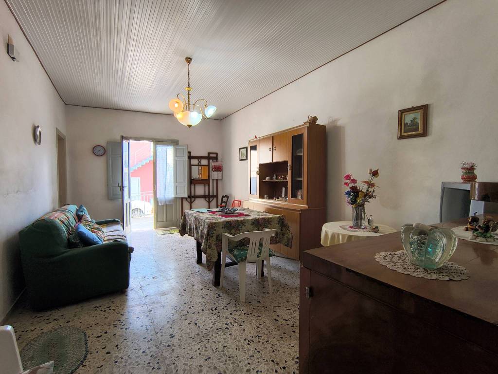 casa indipendente in vendita a Valderice in zona Crocevie