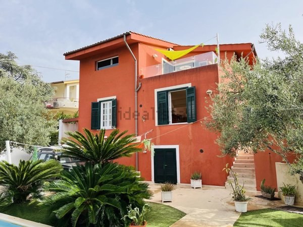 casa indipendente in vendita a Valderice