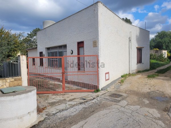 casa indipendente in vendita a Valderice in zona Crocci