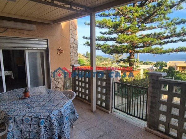 casa indipendente in vendita a Valderice