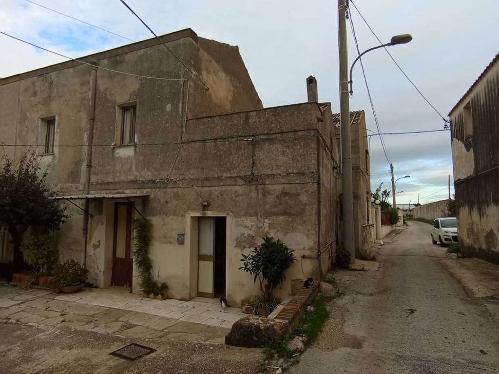 casa indipendente in vendita a Valderice in zona Lenzi