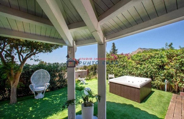 casa indipendente in vendita a Valderice