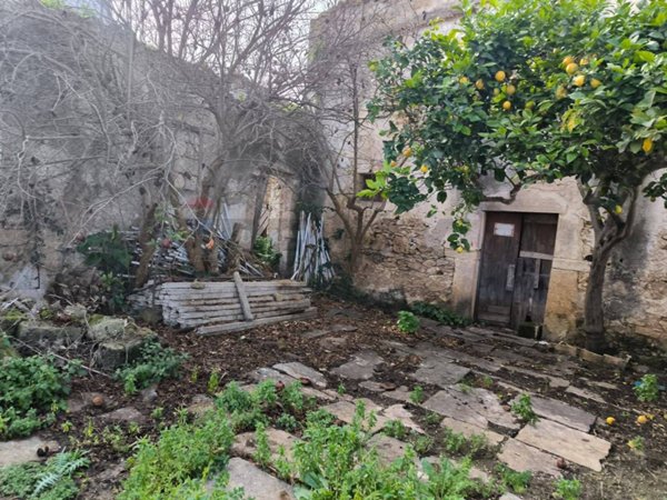 casa indipendente in vendita a Valderice