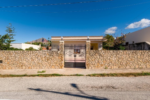 casa indipendente in vendita a Valderice