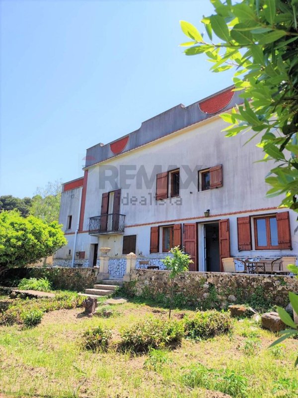 casa indipendente in vendita a Valderice