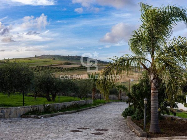casa indipendente in vendita a Valderice in zona Crocevie