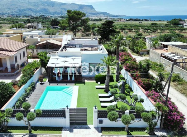 casa indipendente in vendita a Valderice