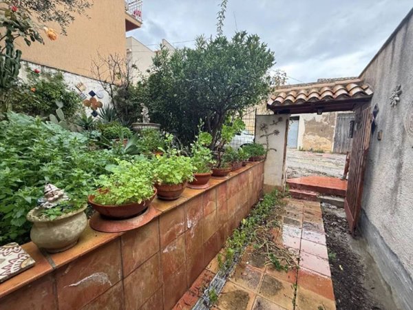 casa indipendente in vendita a Valderice