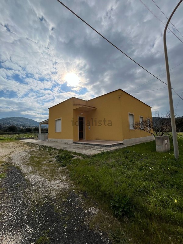 casa indipendente in vendita a Valderice