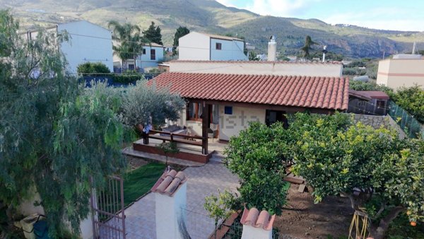 casa indipendente in vendita a Valderice in zona Sant'Andrea