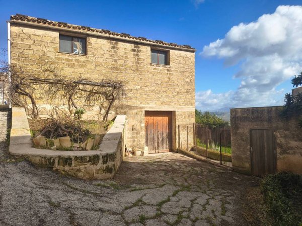 locale di sgombero in vendita a Valderice