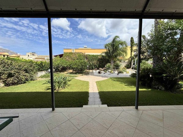 casa indipendente in vendita a Valderice in zona Crocci