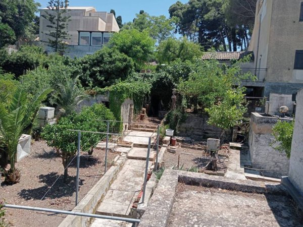 casa indipendente in vendita a Valderice