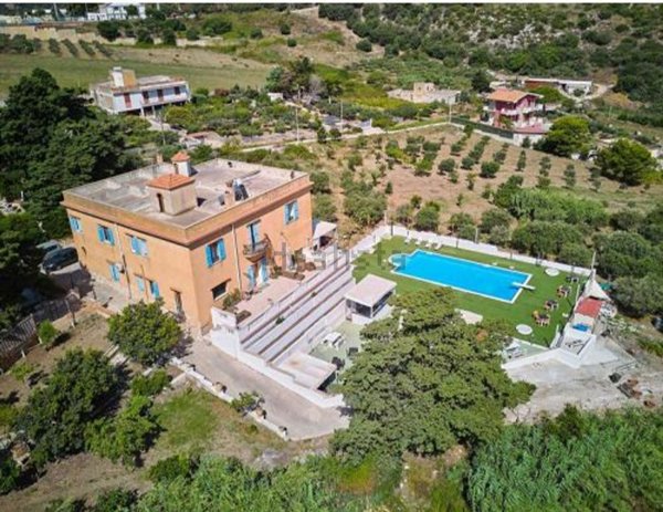 casa indipendente in vendita a Valderice