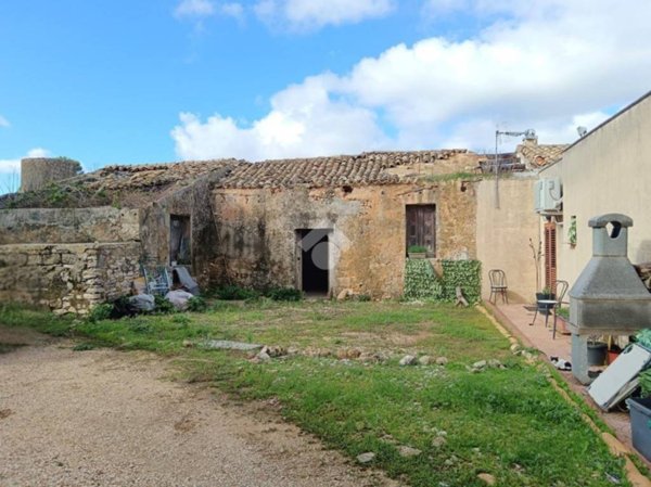 casa indipendente in vendita a Valderice