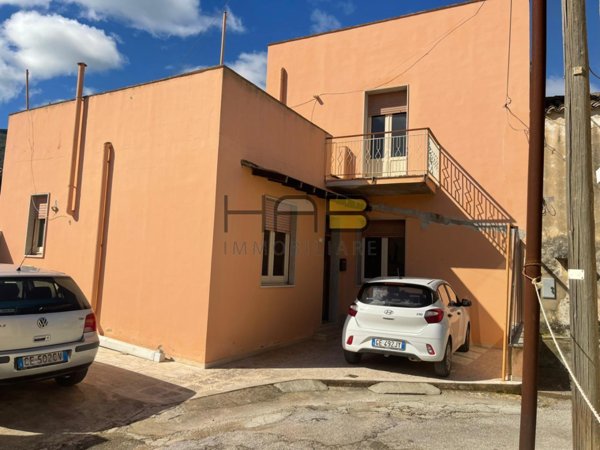 casa indipendente in vendita a Valderice in zona Sant'Andrea