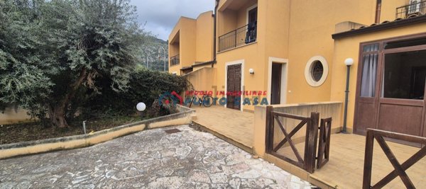 casa indipendente in vendita a Valderice