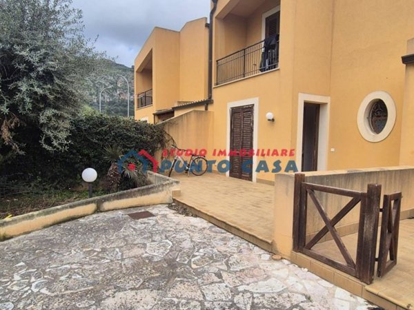 casa indipendente in vendita a Valderice in zona Sant'Andrea