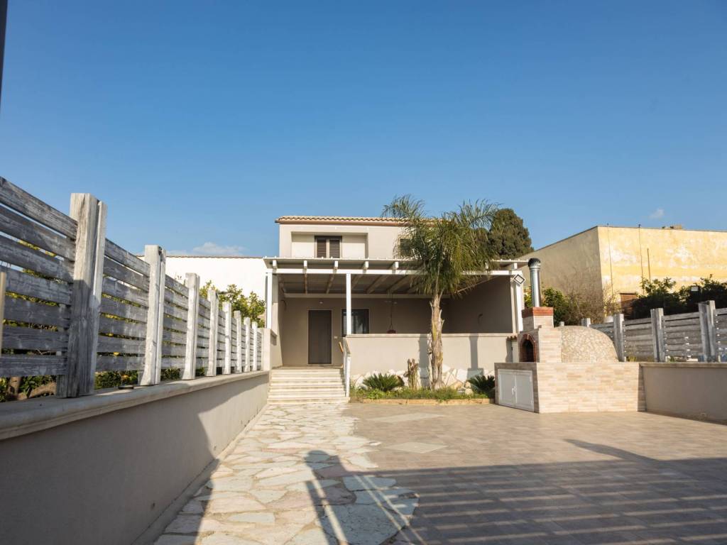 casa indipendente in vendita a Valderice in zona Lenzi
